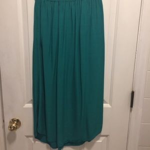 Teal Maxi skirt w/ pockets!
